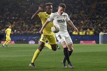 Samuel Chukwueze y Kevin Gameiro.