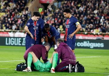 Wilfried Singo jugador del Mónaco golpeó con la bota el rostro de Donnarumma, el guardameta italiano fue atendido en el terreno de juego y no pudo continuar en el terreno de juego.
