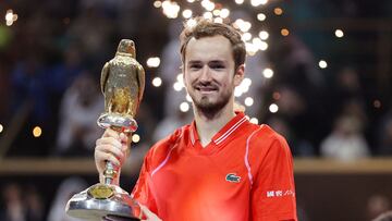 Medvedev captura su 17º título y pasa a Nadal en el ranking