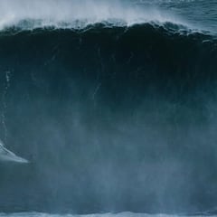 Koxa reclama recuperar el récord del mundo de olas gigantes con una bomba en Nazaré