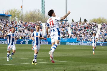 Juan Cruz celebra su gol al Mirandés. 