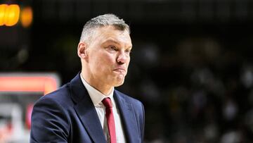 MADRID, SPAIN - JANUARY 26: Sarunas Jasikevicius, coach of FC Barcelona at the end of the 2022/2023 Turkish Airlines EuroLeague match between Real Madrid and FC Barcelona at Wizink Center on January 26, 2023 in Madrid, Spain. (Photo by Sonia Canada/Getty Images)