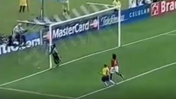 El día que Carlos Toro le tapó tiros libres a Roberto Carlos y Rivaldo en Eliminatorias