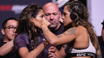 Julianna Pena y Amanda Nunes en el pesaje del UFC 277.