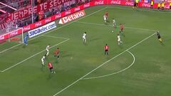 Un chileno confirma su estatus de figura en Argentina: ¡brilló con esta jugada!