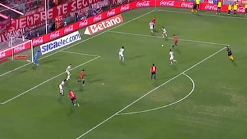 Un chileno confirma su estatus de figura en Argentina: ¡brilló con esta jugada!