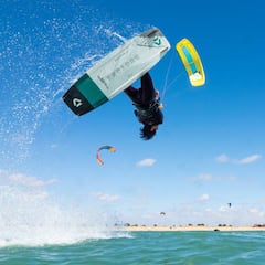Con la entrada en fase 3 llega el nivel 3 de kitesurf en España