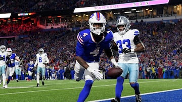 ORCHARD PARK, NEW YORK - DECEMBER 17: James Cook #4 of the Buffalo Bills catches a touchdown pass in front of Damone Clark #33 of the Dallas Cowboys during the second quarter at Highmark Stadium on December 17, 2023 in Orchard Park, New York.   Rich Barnes/Getty Images/AFP (Photo by Rich Barnes / GETTY IMAGES NORTH AMERICA / Getty Images via AFP)