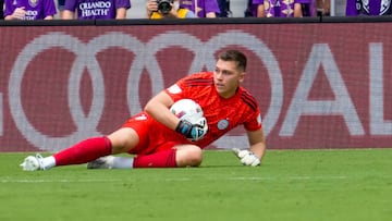 Gabriel Slonina cerró la temporada de MLS con Chicago Fire y ahora viajará a Londres para entrenar con el Chelsea, a la espera de definir su futuro.