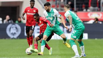 LEVERKUSEN, GERMANY - SEPTEMBER 17: Jeremie Frimpong of Bayer Leverkusen battles for possession with Anthony Jung of Werder Bremen during the Bundesliga match between Bayer 04 Leverkusen and SV Werder Bremen at BayArena on September 17, 2022 in Leverkusen, Germany. (Photo by Christof Koepsel/Getty Images)