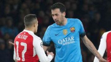 Busquets con Alexis Sánchez.