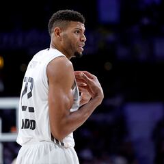 Tavares, duda para el Clásico por enfermedad