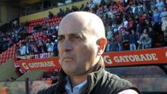 Imagen del nuevo entrenador del C&uacute;cuta cuando dirig&iacute;a a Patronato de Paran&aacute;, en junio de 2012.