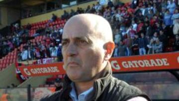 Imagen del nuevo entrenador del C&uacute;cuta cuando dirig&iacute;a a Patronato de Paran&aacute;, en junio de 2012.