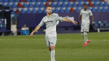 Canales, ante el Levante.