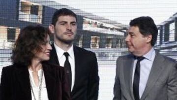 Ignacio González, junto a Ana Botella e Iker Casillas.