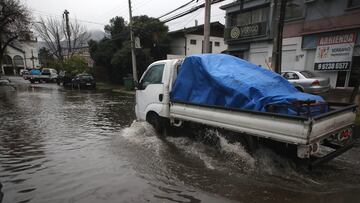 Santiago, 2 agosto 2024.
Santiaguinos amanecen con precipitaciones que se instalan en gan parte del pais.
Javier Salvo/Aton Chile