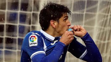 El delantero del Espanyol Gerard Moreno celebra su gol al Barcelona. 