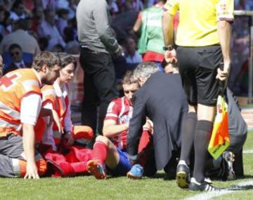 Gabi es atendido en la banda.