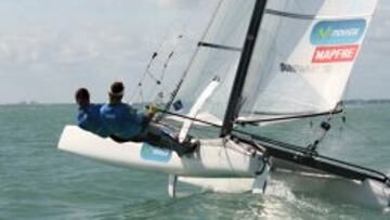 Iker Martinez y Marina Lopez a bordo del Nacra 17 "Movistar"