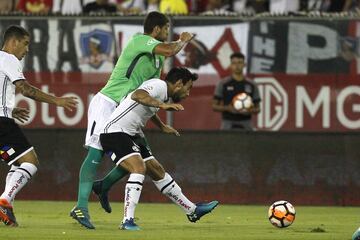 Futbol, Colo Colo vs Alianza de Lima.
Noche alba, partido amistoso.
El jugador de Colo Colo Jorge Valdivia, derecha, juega el balÃ³n contra Alianza de Lima durante el partido amistoso en el estadio Monumental de Santiago, Chile.
14/02/2018
Marcelo Hernandez/Photosport

Football, Colo Colo vs Alianza de Lima.
Night withe, friendly match.
Colo Colo's player Jorge Valdivia, left, play the ball against Alianza de Lima during the first division football match at Monumental stadium in Santiago, Chile.
14/02/2018
Marcelo Hernandez/Photosport