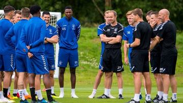 Sadiq: "Gerrard me humilló; me hacía cambiarme con los niños"