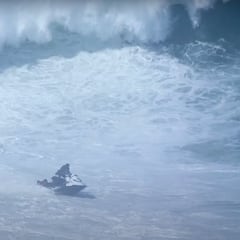 Así rompen las olas inusualmente grandes del huracán Erin en agosto