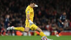 Aston Villa&#039;s Argentinian goalkeeper Emiliano Martinez kicks during the English Premier League football match between Arsenal and Aston Villa at the Emirates Stadium in London on October 22, 2021. (Photo by Glyn KIRK / AFP) / RESTRICTED TO EDITORIAL USE. No use with unauthorized audio, video, data, fixture lists, club/league logos or &#039;live&#039; services. Online in-match use limited to 120 images. An additional 40 images may be used in extra time. No video emulation. Social media in-match use limited to 120 images. An additional 40 images may be used in extra time. No use in betting publications, games or single club/league/player publications. / 