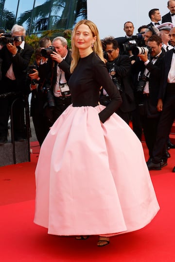 Alba Rohrwacher, miembro del jurado, posa para los fotógrafos durante la alfombra roja de la ceremonia de entrega de premios.