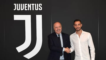 Oficial: la Juventus encuentra al sustituto de Alves en De Sciglio.