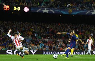 Lucas Digne of Barcelona scores his sides third goal during the UEFA Champions League group D match between FC Barcelona and Olympiakos Piraeus at Camp Nou on October 18, 2017 in Barcelona,