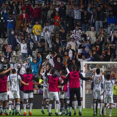 Confianza total: afición de Pachuca lleva serenata a su equipo