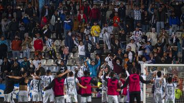 Confianza total: afición de Pachuca lleva serenata a su equipo