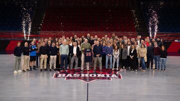 Foto de familia del Grupo Alavés-Baskonia.