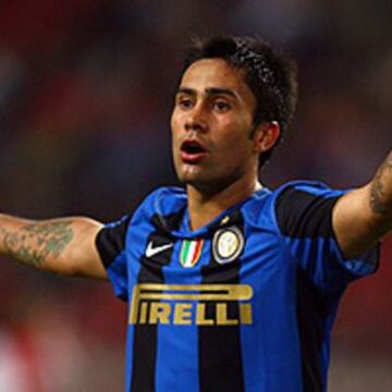 El &quot;10&quot; chileno celebr&oacute; el bicampeonato de la Serie A junto a Inter de Mil&aacute;n, en las temporadas 2007-2008 y 2008-2009.