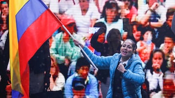 Ecuadorean presidential candidate Luisa Gonzalez waves Ecuador's flag as vice presidential candidate Andres Arauz looks on during a campaign rally, in Quito, Ecuador October 11, 2023. REUTERS/Karen Toro