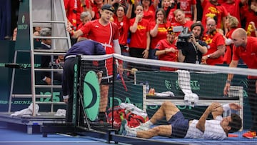 Hasselt (Belgium), 02/02/2025.- Cristian Garin of Chile lays on the ground after he accidentally ran into Zizou Bergs of Belgium during their match for the Davis Cup qualifiers tie between Belgium and Chile, in Hasselt, Belgium, 02 February 2025. (Tenis, Bélgica) EFE/EPA/OLIVIER MATTHYS