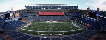 El estadio en donde juegan los Patriotas y New England Revolution, tiene capacidad para 20 mil asistencias. 