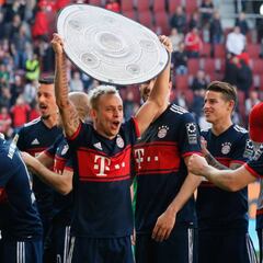 Bayern Munich wrap up record sixth straight Bundesliga title