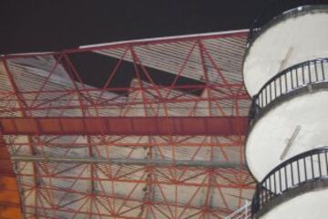 Parte del techo de la grada de Río del estadio de Balaídos ha perdido la cubierta debido al temporal que ha obligado a decretar la alerta roja en las Rías Bajas.