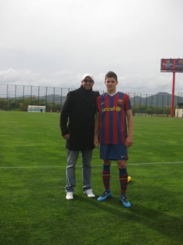 El argentino lleg¨® a Barcelona tras despuntar en el Vecindario en Gran Canaria a donde se fue a vivir con su familia cuando ten¨ªa 9 a?os. Lleg¨® a Can Bar?a en 2008 cuando era cadete y jug¨® hasta el segundo a?o de juvenil. Se march¨® a la Sampdoria donde despunt¨® y fue clave en el ascenso de la Samp a Serie A. Un a?o en Serie A en G¨¦nova fue suficiente para que el Inter apostase fuerte por ¨¦l. Ahora es el capit¨¢n de los milaneses.
