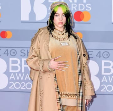 La estrella del momento, Billie Eilish, acaparó la alfombra roja con un inusual outfit como de costumbre.