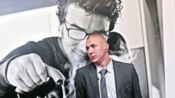 <b>EN MILÁN. </b>Benzema llegó ayer al aeropuerto milanés de Malpensa y hoy se examina en San Siro.