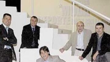 <b>EL EQUIPO. </b>Carlos Martínez, Robinson, Raúl , Maldini y J. C. Nieto.