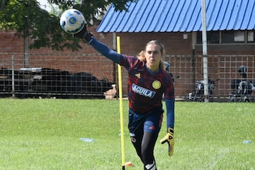 Colombia entrenó en la capital del Valle del Cauca antes de viajar a Armenia para enfrentar a Chile por la fecha 5 del Grupo A. La Tricolor va por la clasificación a semifinales de la Copa América.