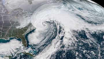 Las tormentas de nieve contin&uacute;an azotando varias partes de USA, aumentando el riesgo de convertirse en un cicl&oacute;n bomba. Te explicamos qu&eacute; es este fen&oacute;meno.