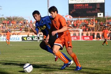 Alexis Sánchez debutó por Cobreloa el 12 de febrero de 2005, con apenas 16 años y 55 días. Fue en el antiguo Municipal de Calama, en el triunfo 5-4 sobre Deportes Temuco por el Apertura.
