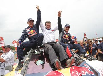 2018. Carlos Sainz y Lucas Cruz ganan su segundo Dakar en una edici¨®n que se recordar¨¢ por su extrema dureza durante 14 etapas reinas.