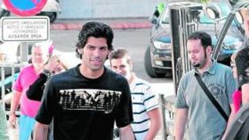 <b>RECONOCIMIENTO MÉDICO. </b>Lafita, a su llegada ayer a la clínica Quirón para someterse al reconocimiento médico.