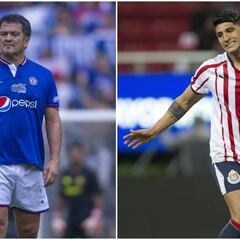 Carlos Hermosillo le tiró con todo al delantero Alan Pulido